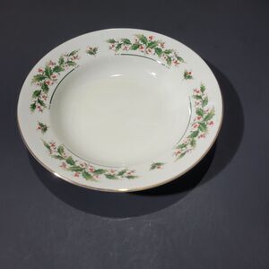 Yuletide Holly Christmas Soup Rimmed Bowl JAPAN 8 1/8"